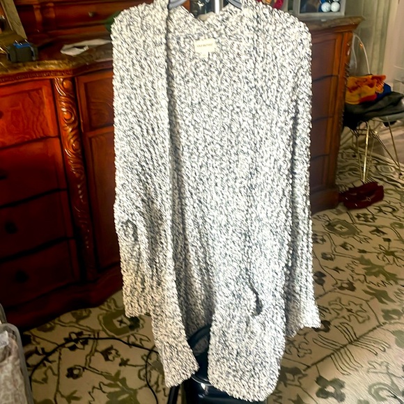 Popcorn long cardigan!🖤🤍 - Picture 1 of 4